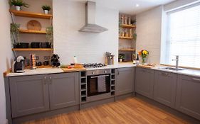 Oxford Street Grand Apartment- Free Evening Parking